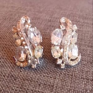 Vtg Clipon Crystal Earrings Silvertone - Pre-loved (1")